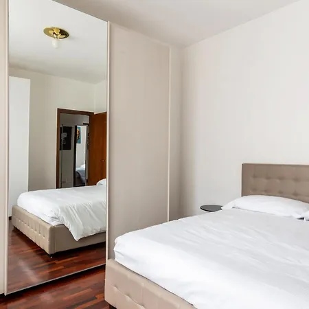 Apartamento Wonderful Three-room Just Few Minutes Away From Mm Tricolore Milán