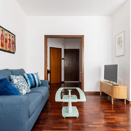 Apartamento Wonderful Three-room Just Few Minutes Away From Mm Tricolore