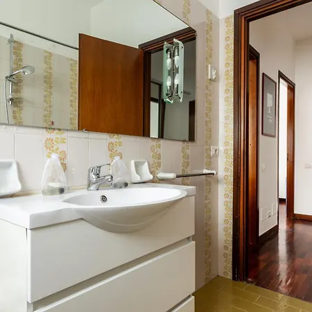 Wonderful Three-room Just Few Minutes Away From Mm Tricolore Apartamento