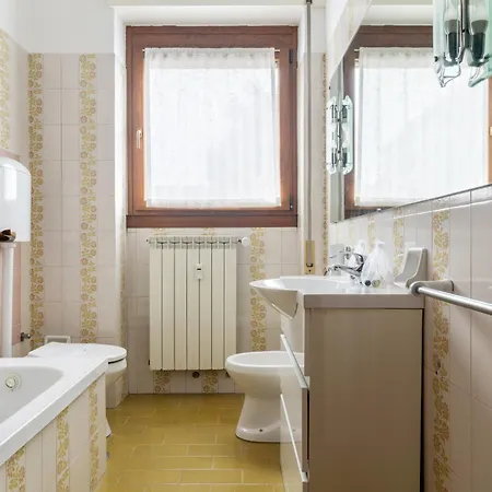 Wonderful Three-room Just Few Minutes Away From Mm Tricolore Apartamento